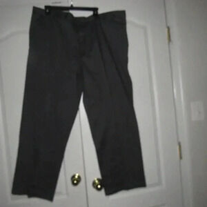 NWT DOCKERS Relaxed Fit Comfort Khaki Flat Front Comfort Waistband Pants Size 42